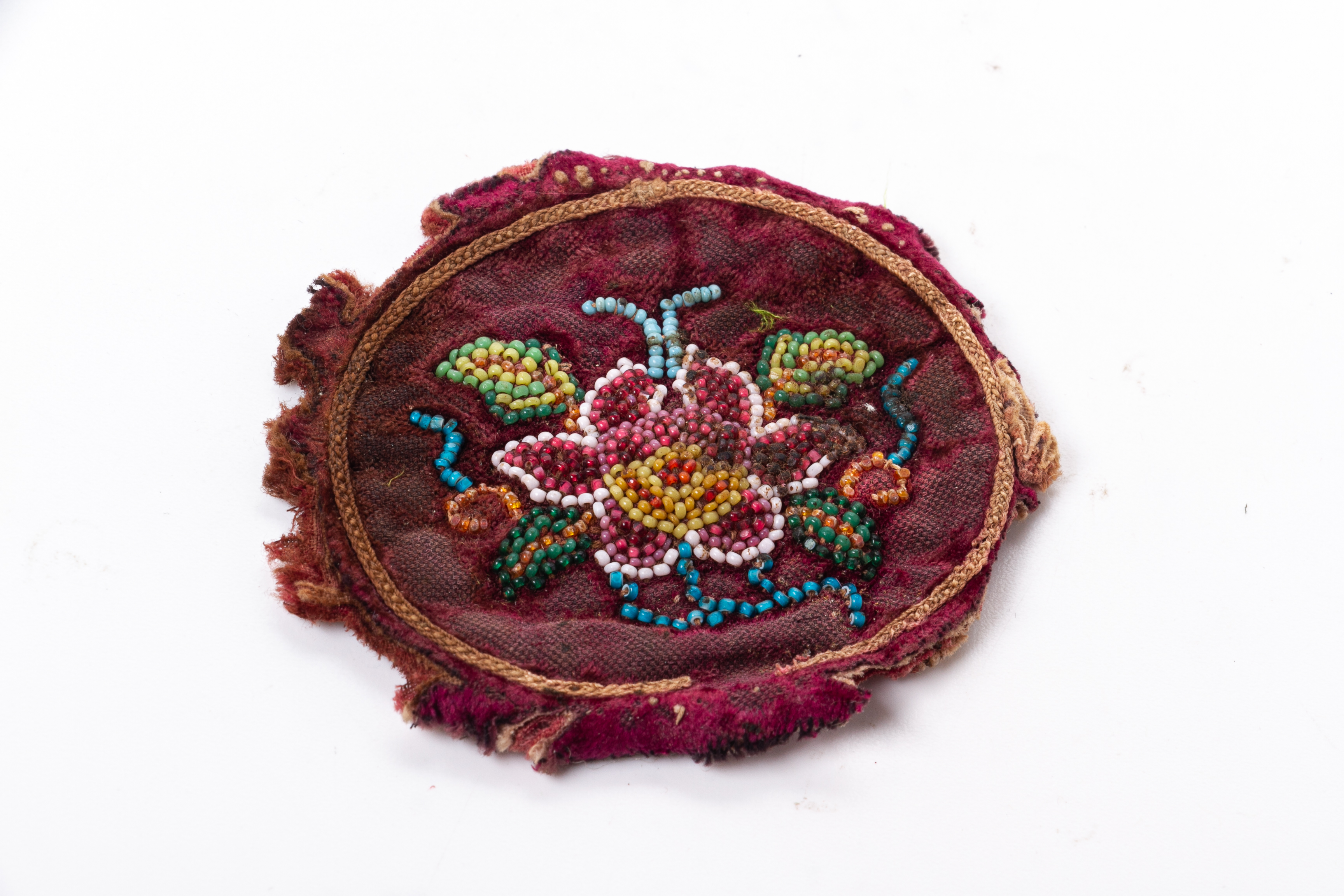 A GROUP OF MIXED BEADED TEXTILES - Image 4 of 6