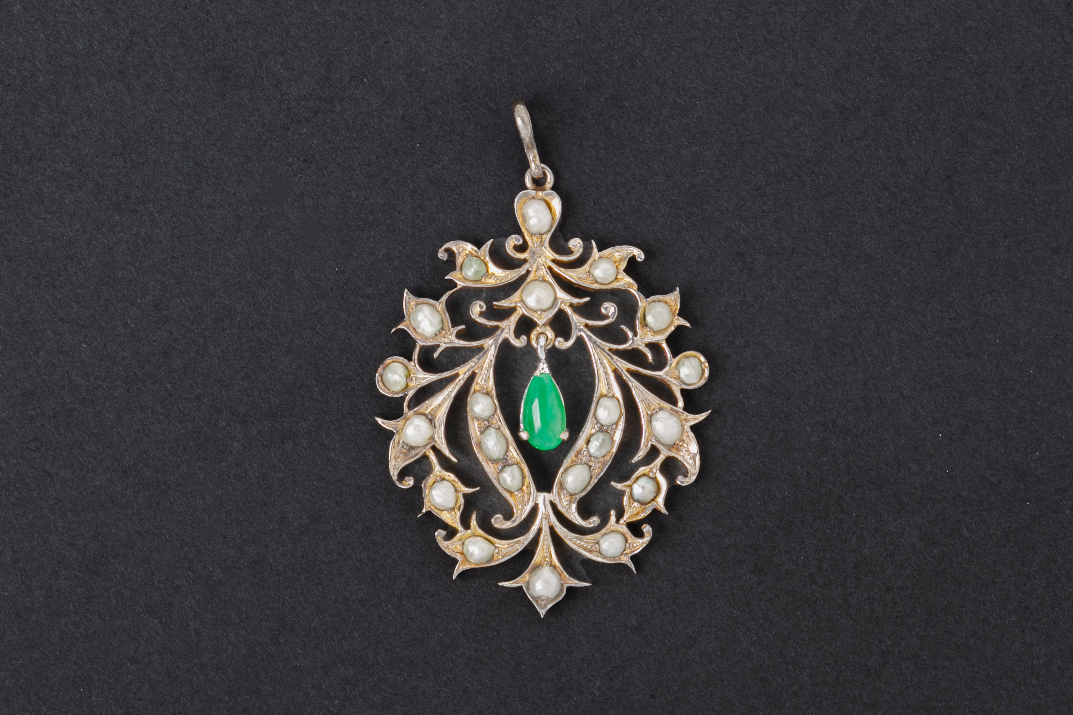 A SILVER, SEED PEARL AND JADE PENDANT