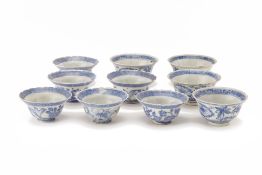 A GROUP OF BLUE AND WHITE PORCELAIN TEA BOWLS