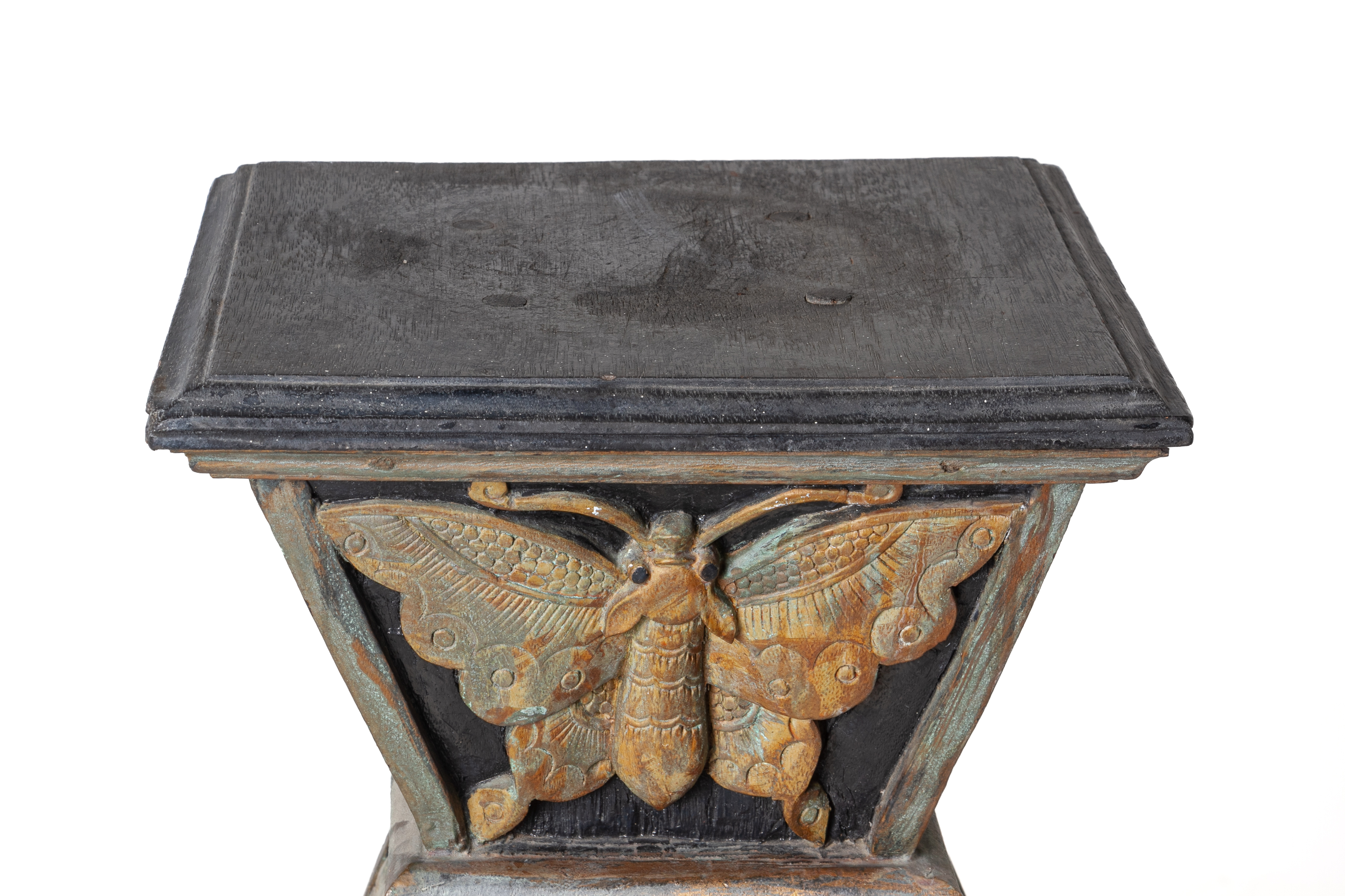 A CARVED WOOD PEDESTAL OR JARDINIERE STAND - Image 3 of 3
