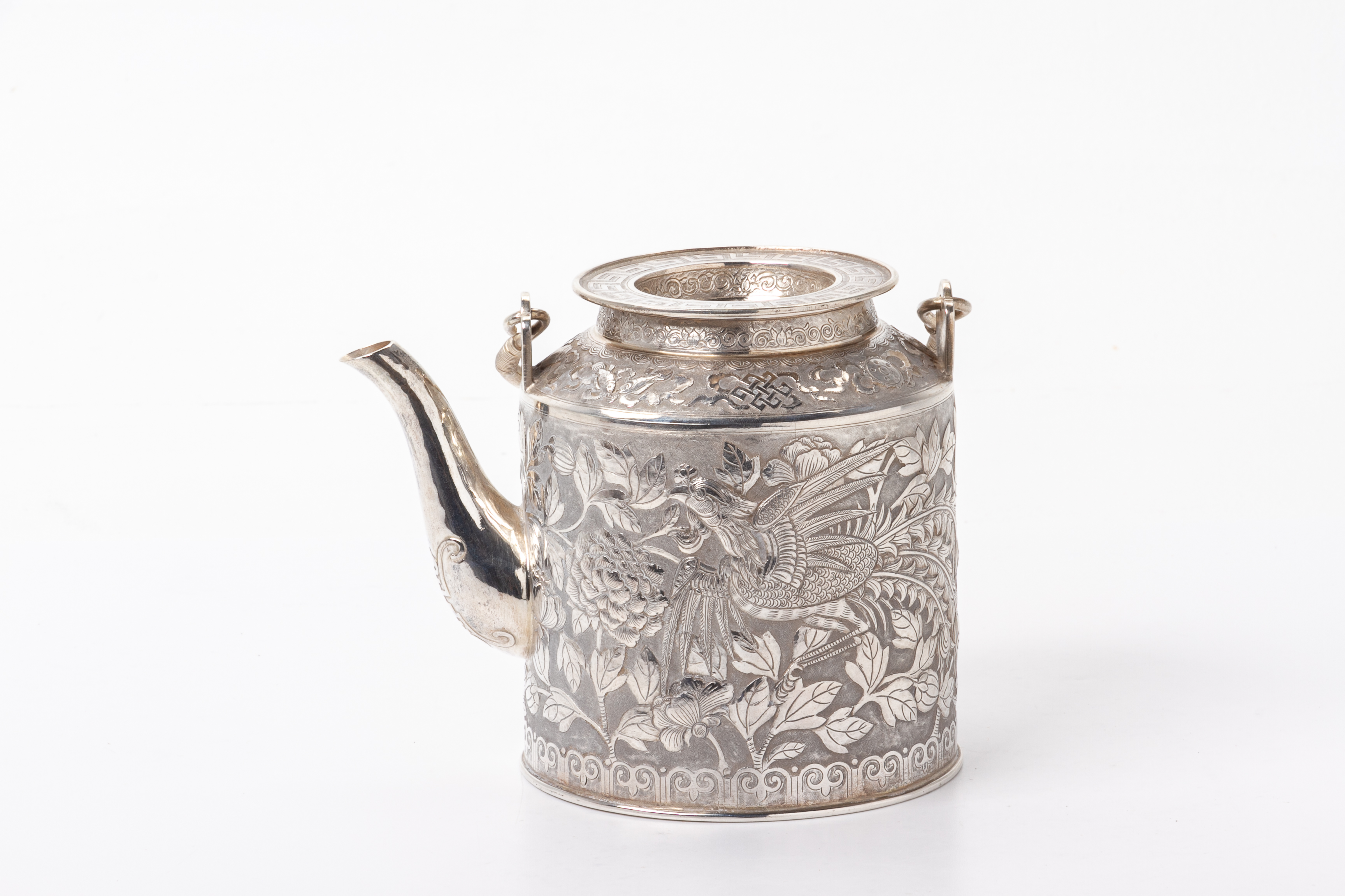 A SILVER CYLINDRICAL TEAPOT - Image 5 of 6