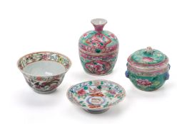 A GROUP OF FOUR PORCELAIN ITEMS