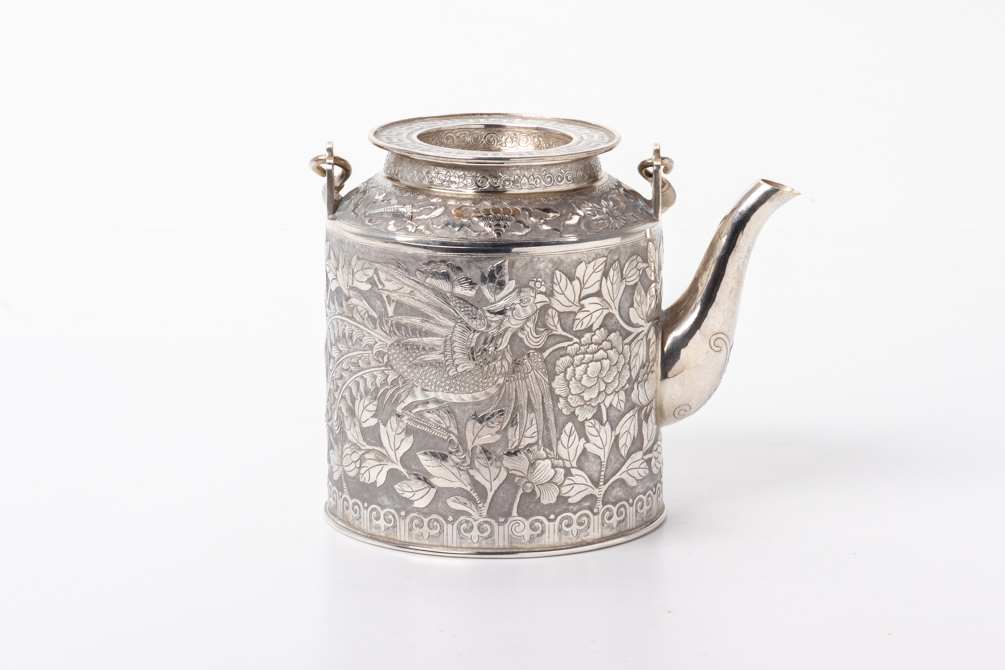 A SILVER CYLINDRICAL TEAPOT - Image 3 of 6