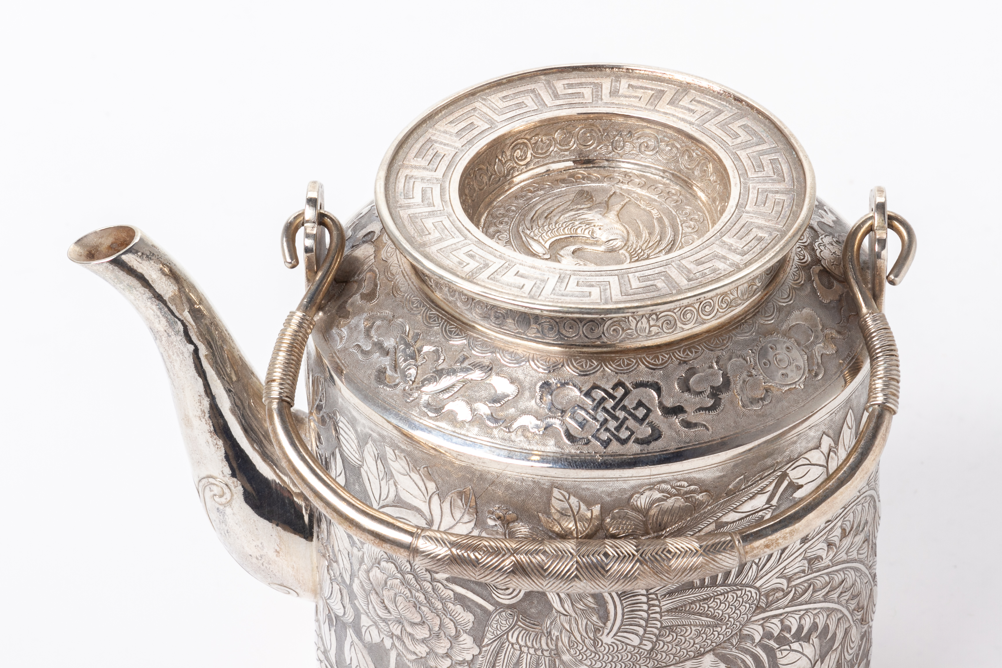 A SILVER CYLINDRICAL TEAPOT - Image 6 of 6