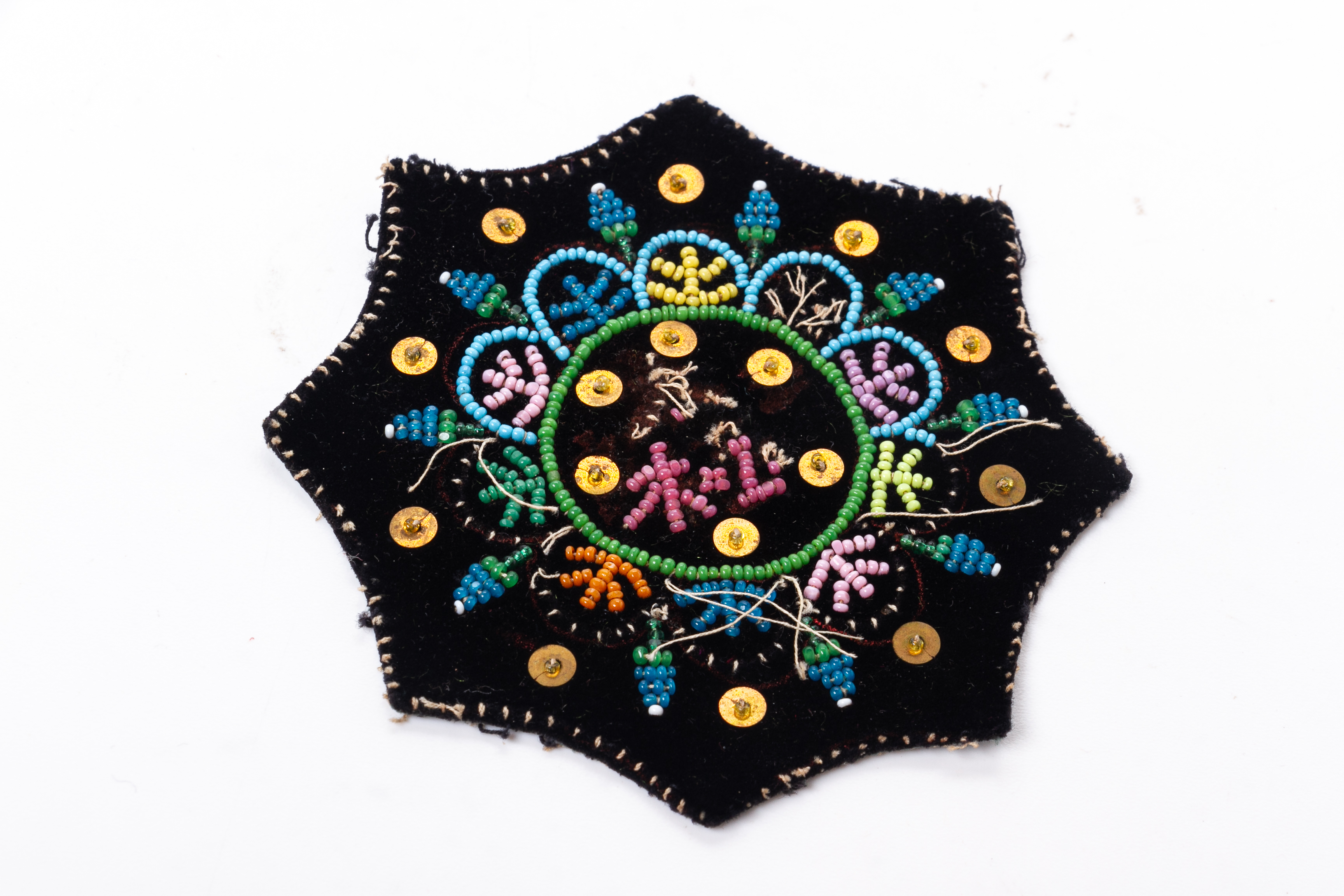 A GROUP OF MIXED BEADED TEXTILES - Image 3 of 6