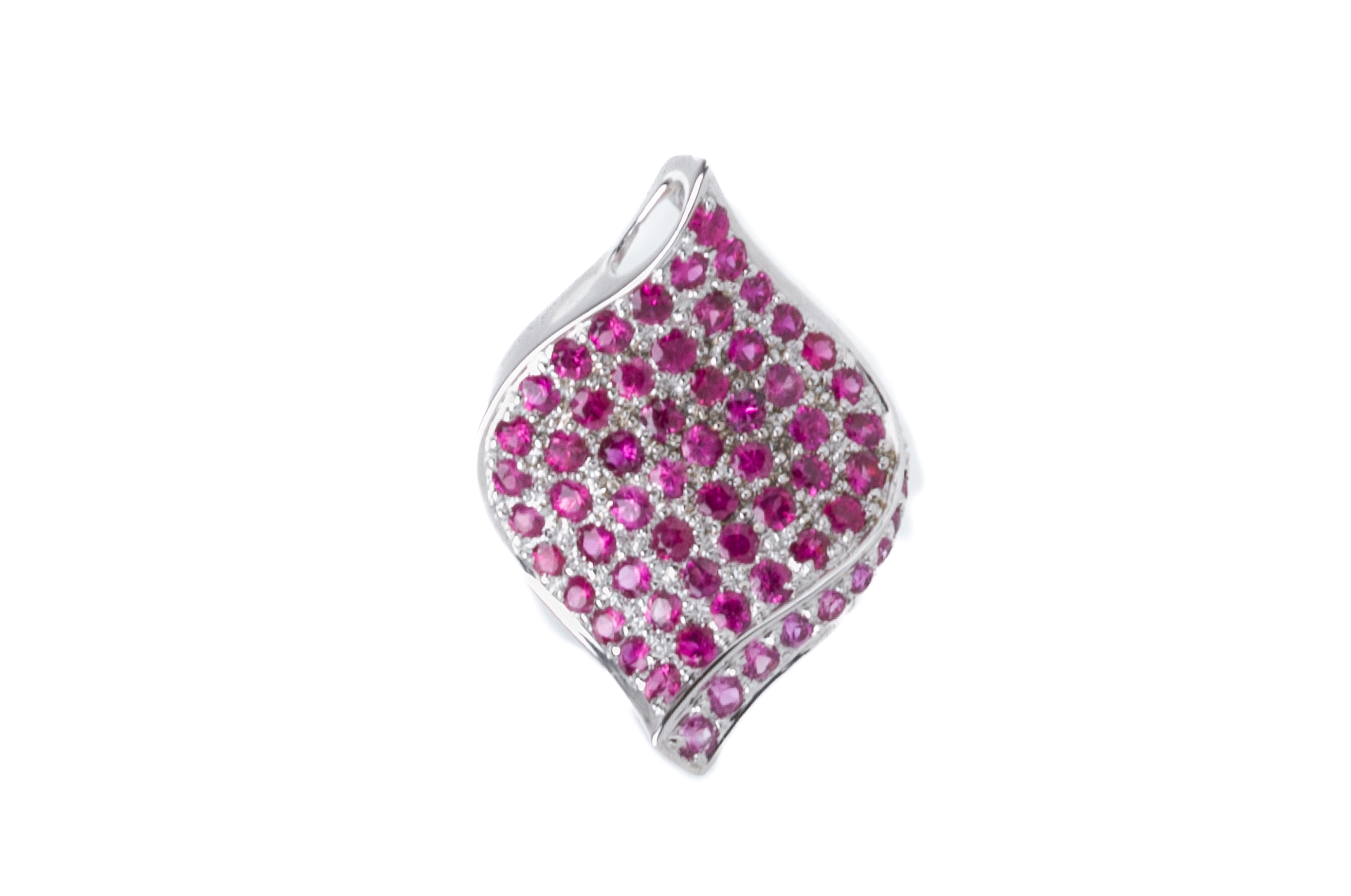 A PINK SAPPHIRE PENDANT