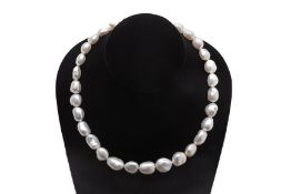 A BAROQUE CULTURED PEARL NECKLACE