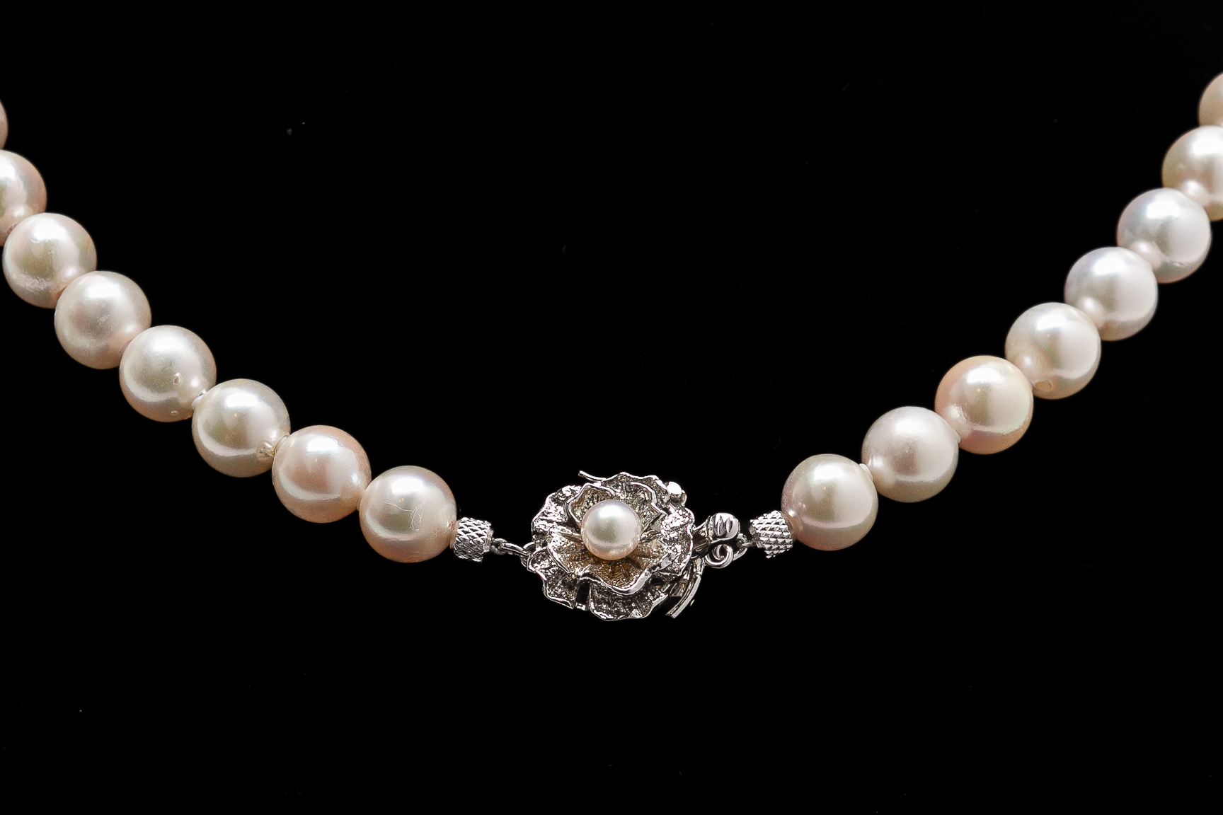 AN AKOYA CULTURED PEARL NECKLACE - Image 3 of 3