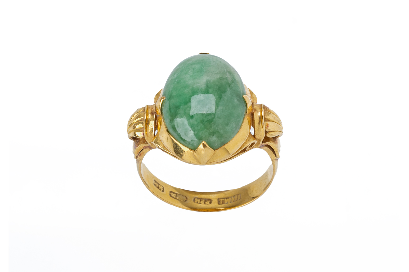 A JADE CABOCHON RING - Image 2 of 3