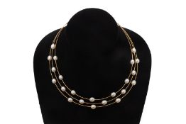 A GOLD AND FRESHAWATER CULTURED PEARL NECKLACE