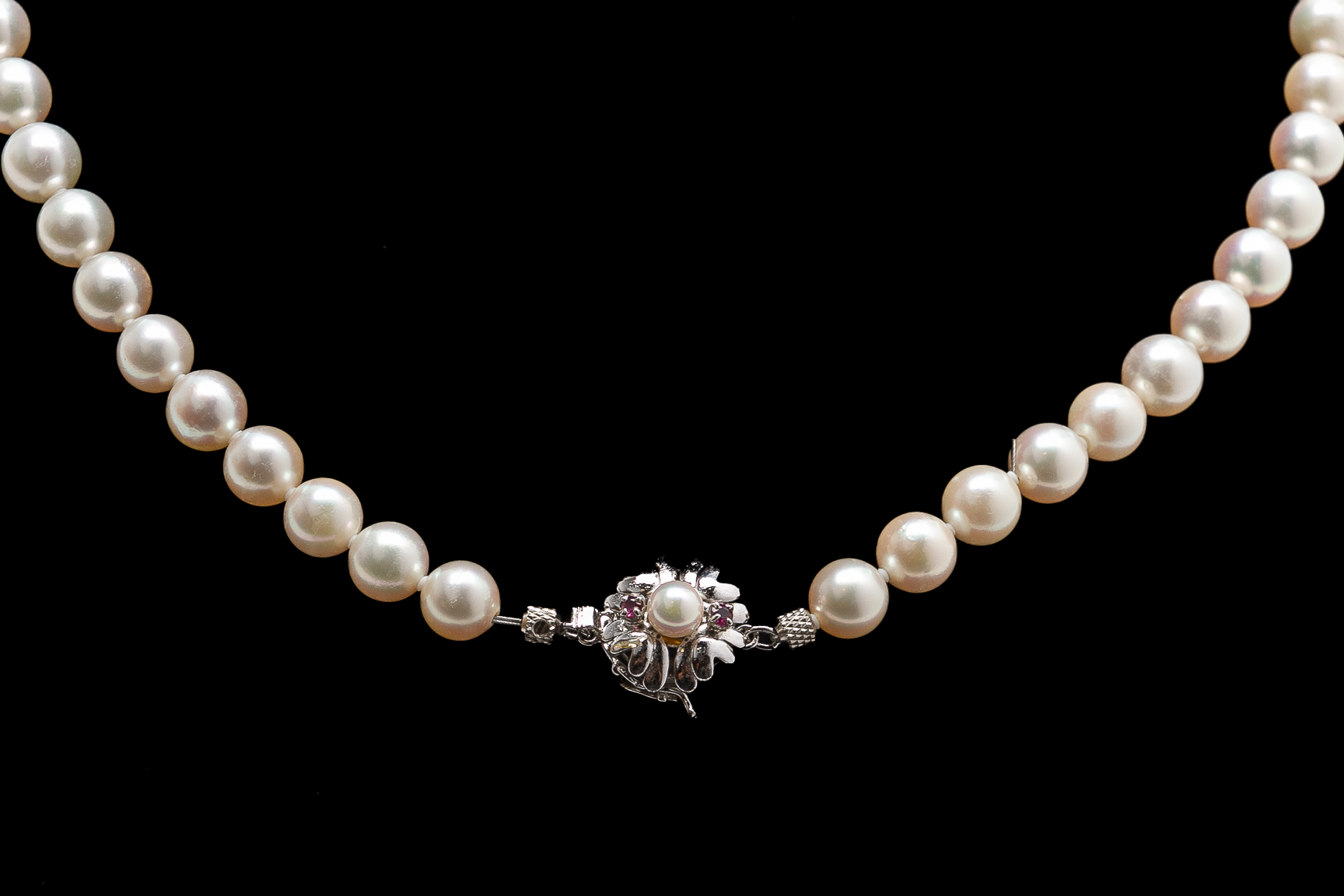 AN AKOYA CULTURED PEARL NECKLACE - Image 3 of 3