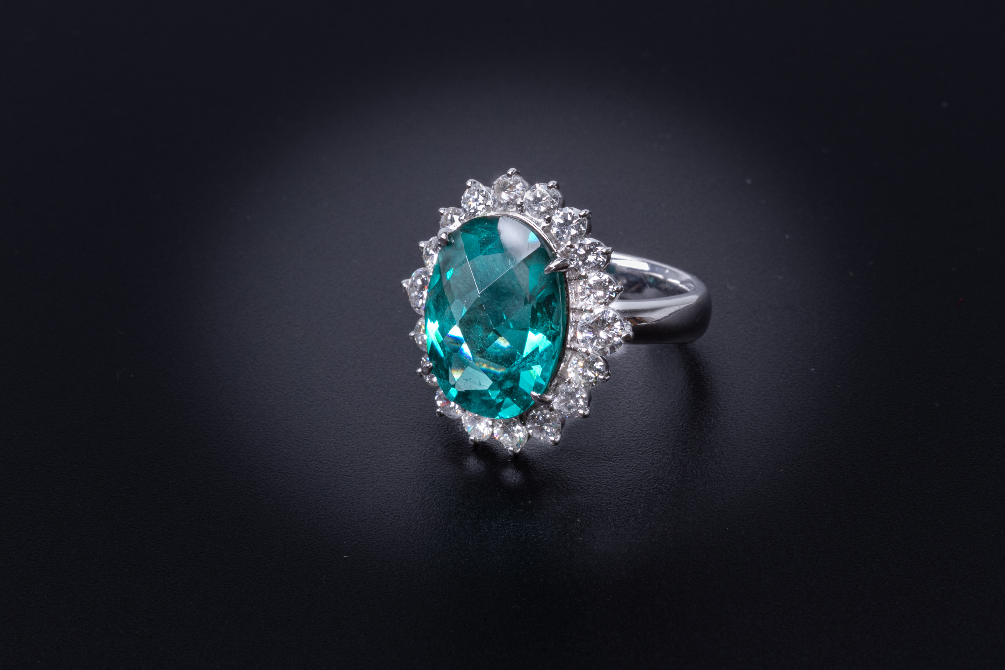 AN APATITE AND DIAMOND CLUSTER RING