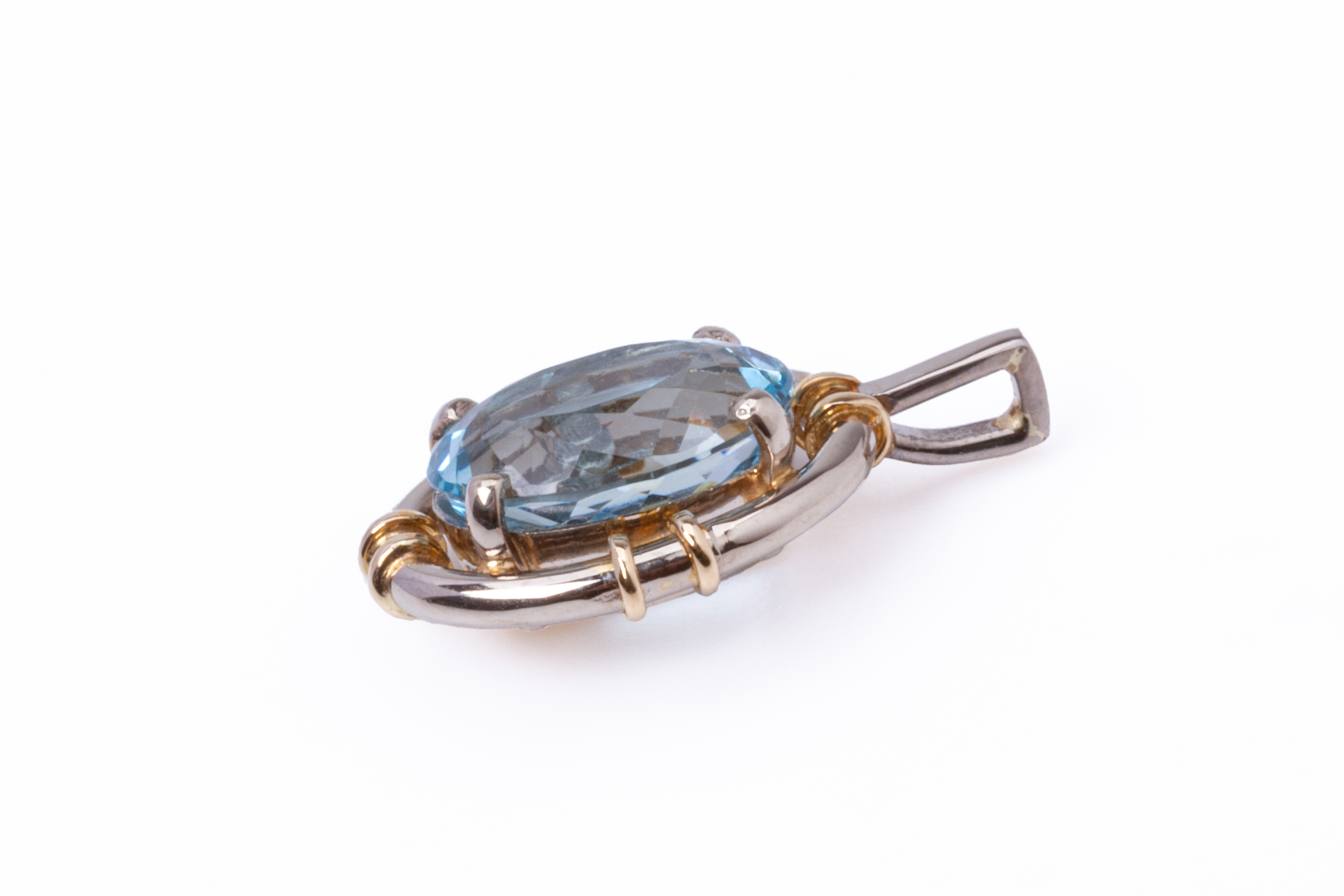 AN AQUAMARINE RING AND PENDANT SET - Image 5 of 5