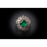 AN EMERALD AND DIAMOND CLUSTER RING