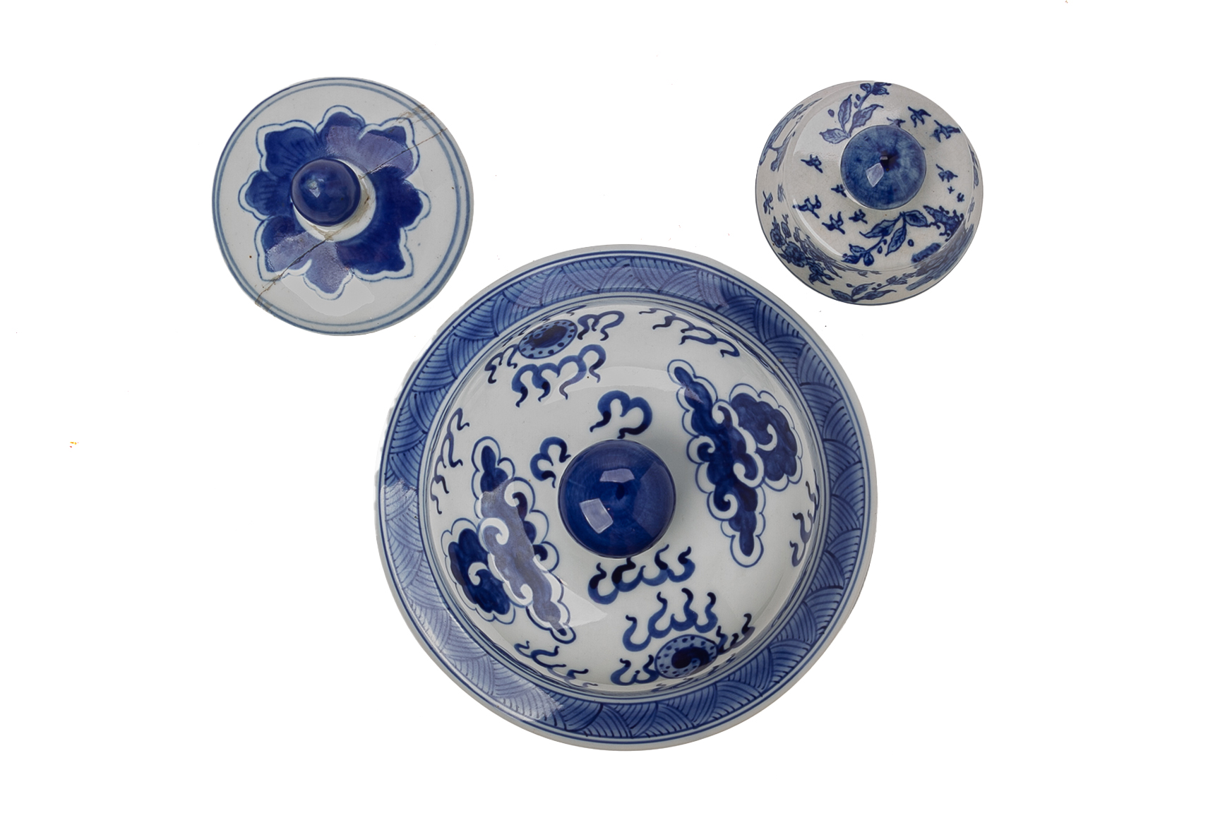 THREE MODERN DECORATIVE BLUE AND WHITE CHINESE VASES - Image 3 of 4