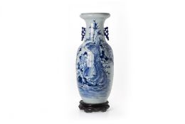 A LARGE TWIN HANDLED BLUE AND WHITE PORCELAIN VASE