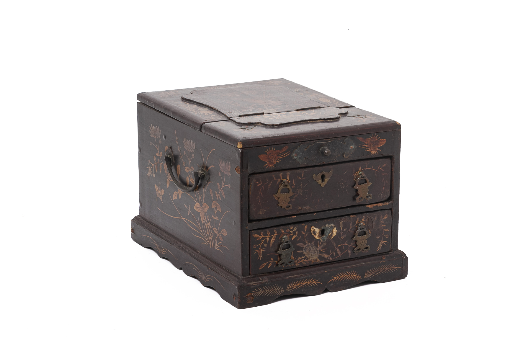 A CHINESE BLACK LACQUERED VANITY BOX - Image 2 of 2