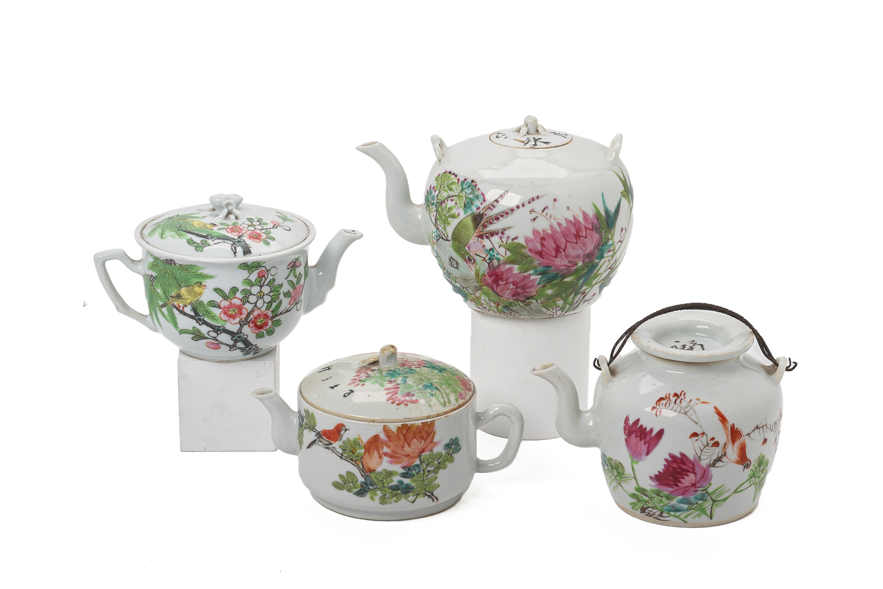 A GROUP OF FAMILLE ROSE PORCELAIN TEAPOTS - Image 3 of 3