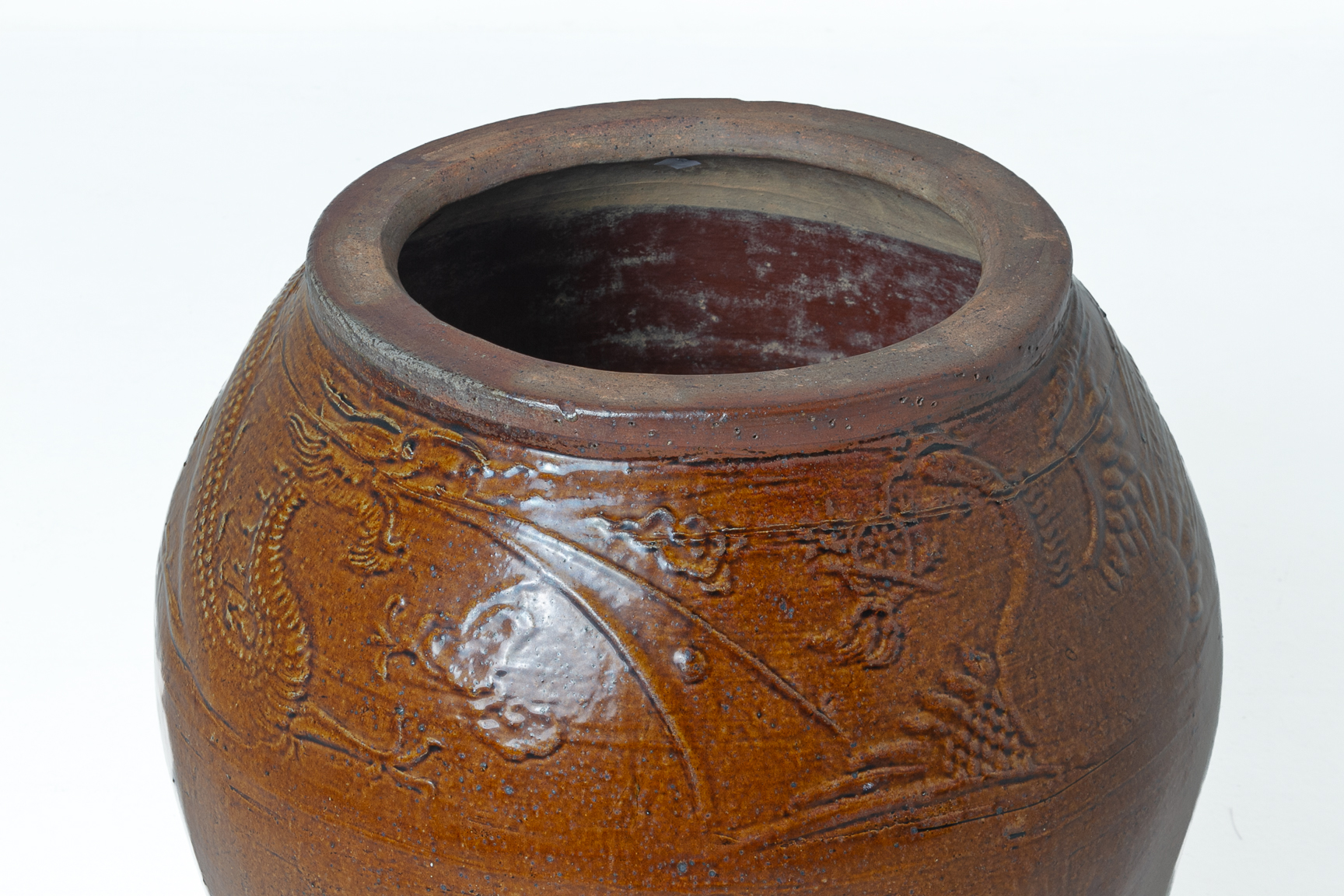 A LARGE BROWN GLAZED JAR - Image 2 of 2