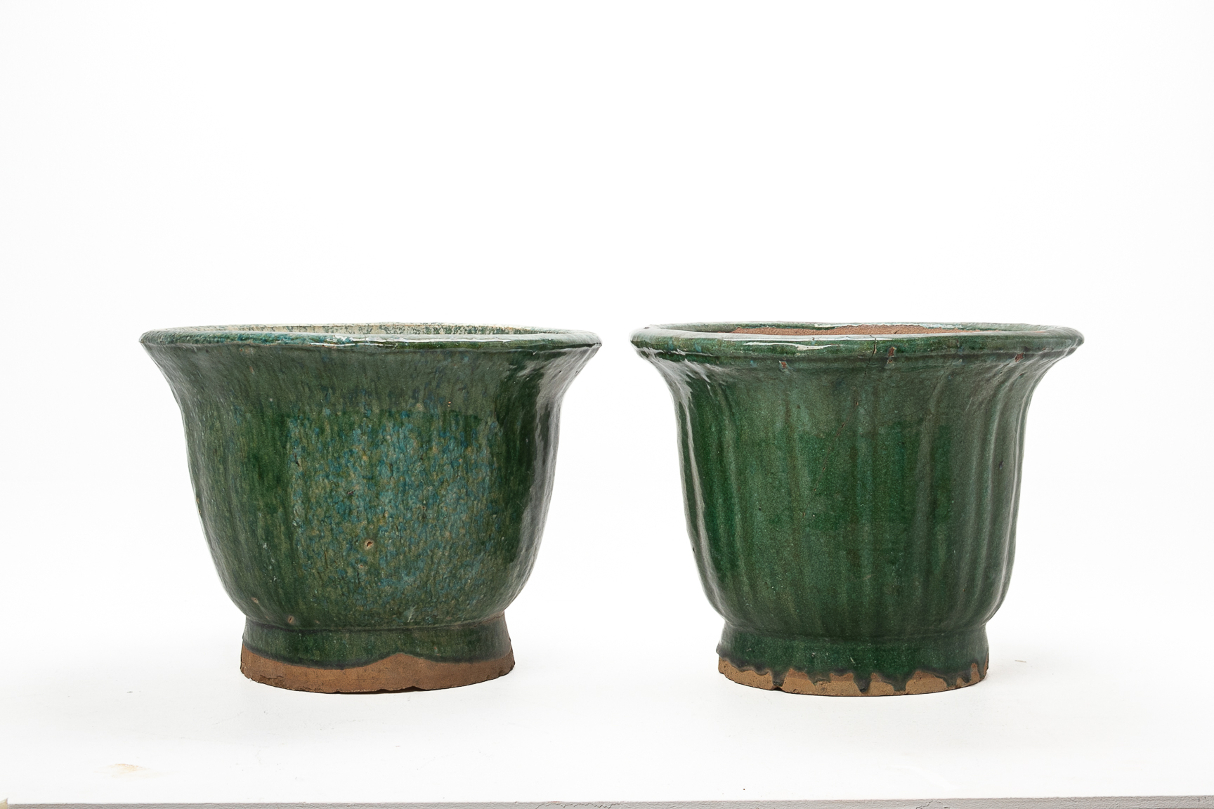 A PAIR OF GREEN GLAZED CERAMIC GARDEN POTS - Image 3 of 5