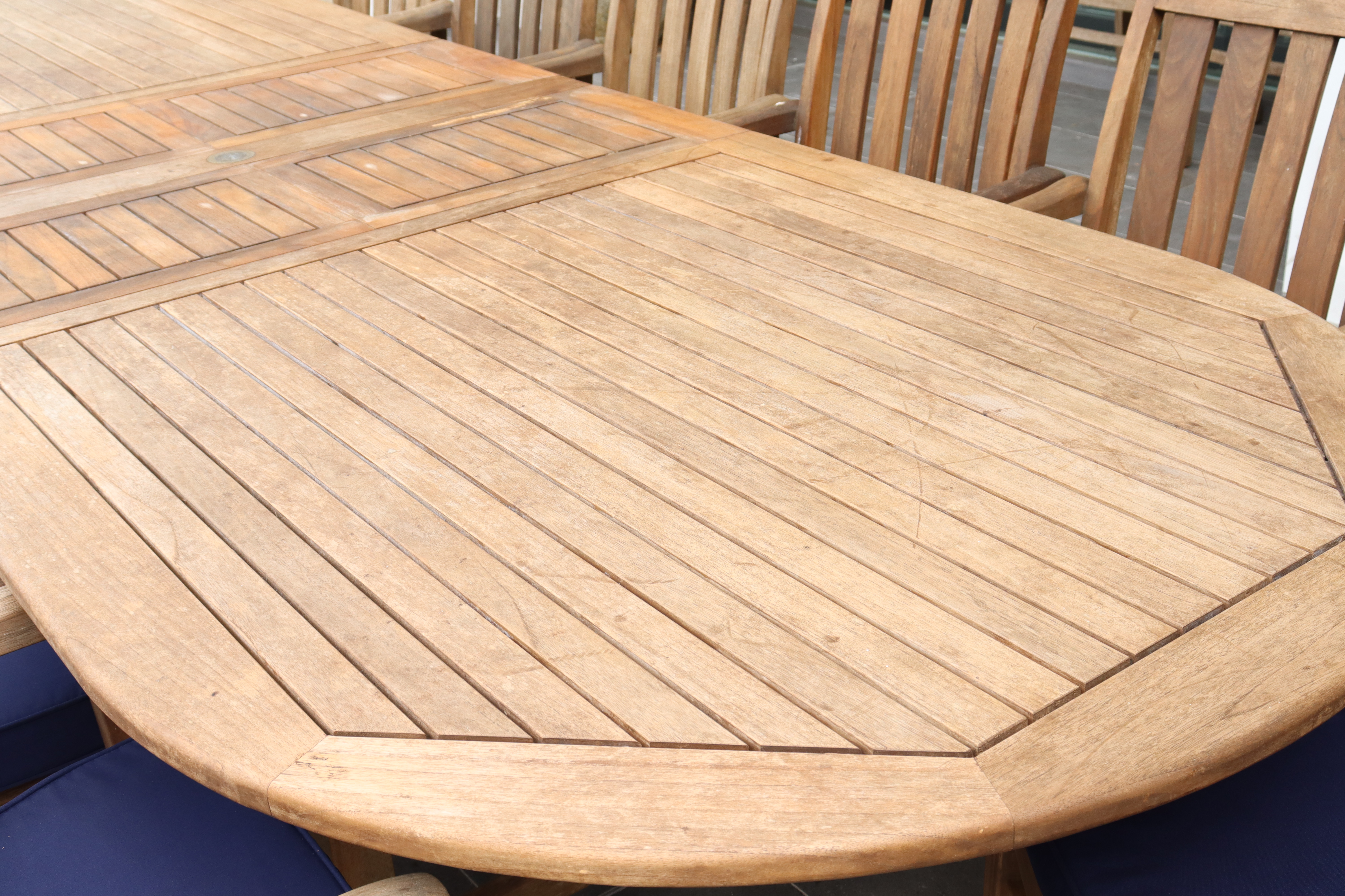 A LARGE TEAK OUTDOOR FURNITURE SET BY NAUTIQUE - Image 2 of 4