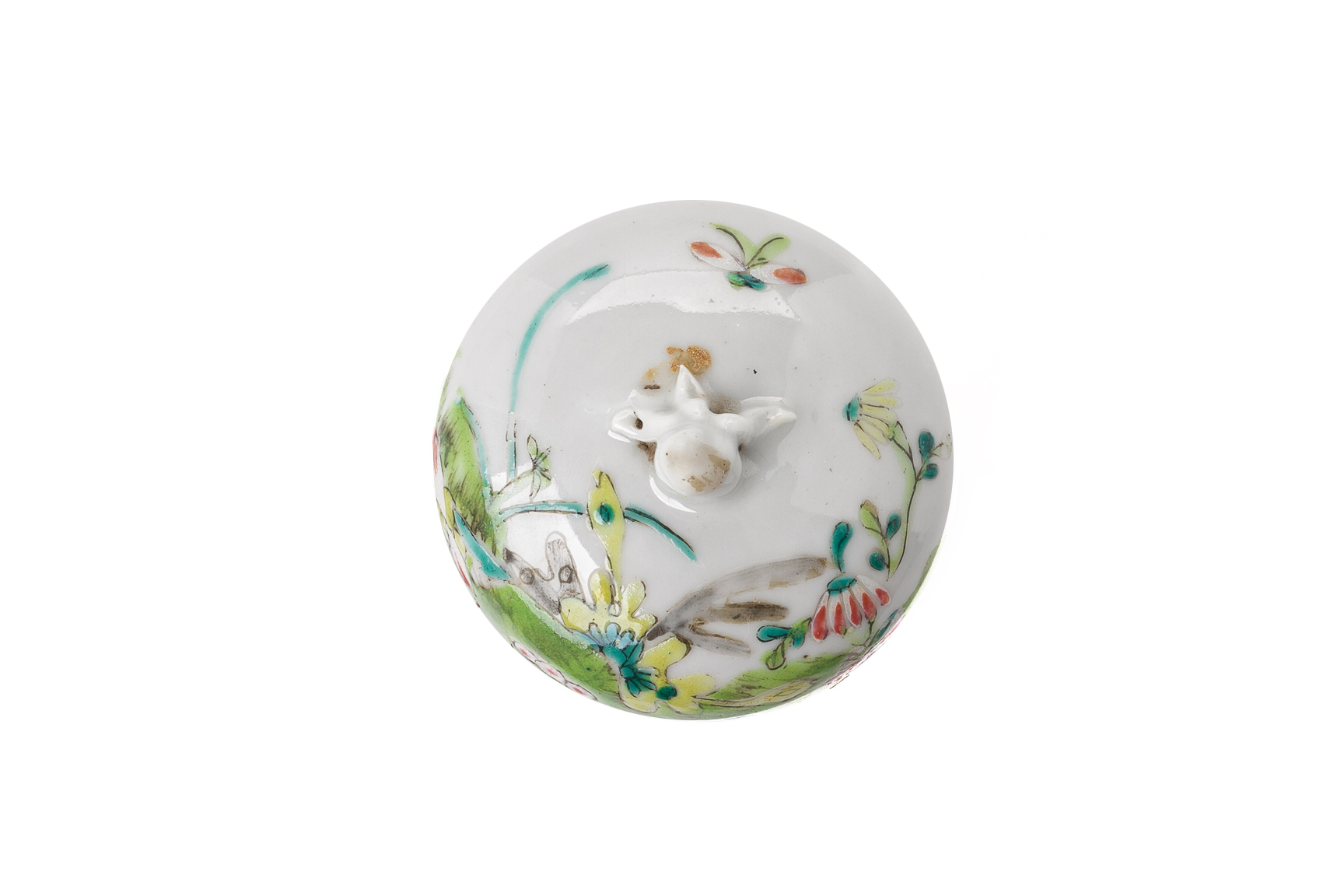 A FAMILLE ROSE CYLINDRICAL PORCELAIN BOX AND TEA BOWL - Image 4 of 5