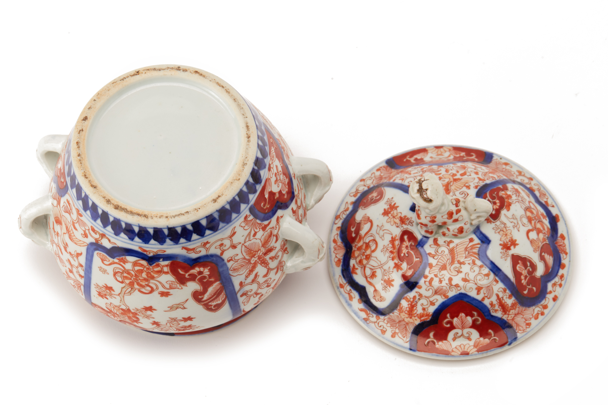 A JAPANESE IMARI PORCELAIN POT AND COVER - Image 2 of 2