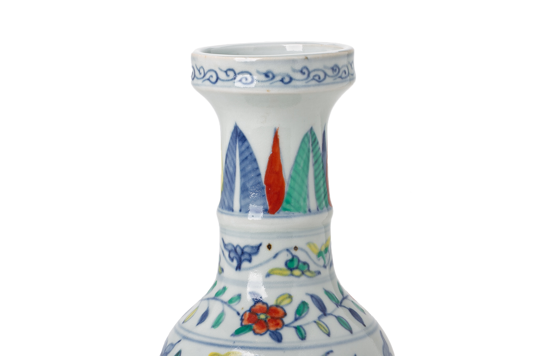 A CHINESE MING STYLE DOUCAI PORCELAIN VASE - Image 2 of 3