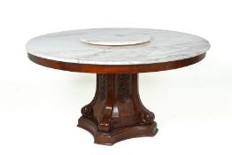 A LARGE CIRCULAR MARBLE TOPPED DINING / HALL TABLE