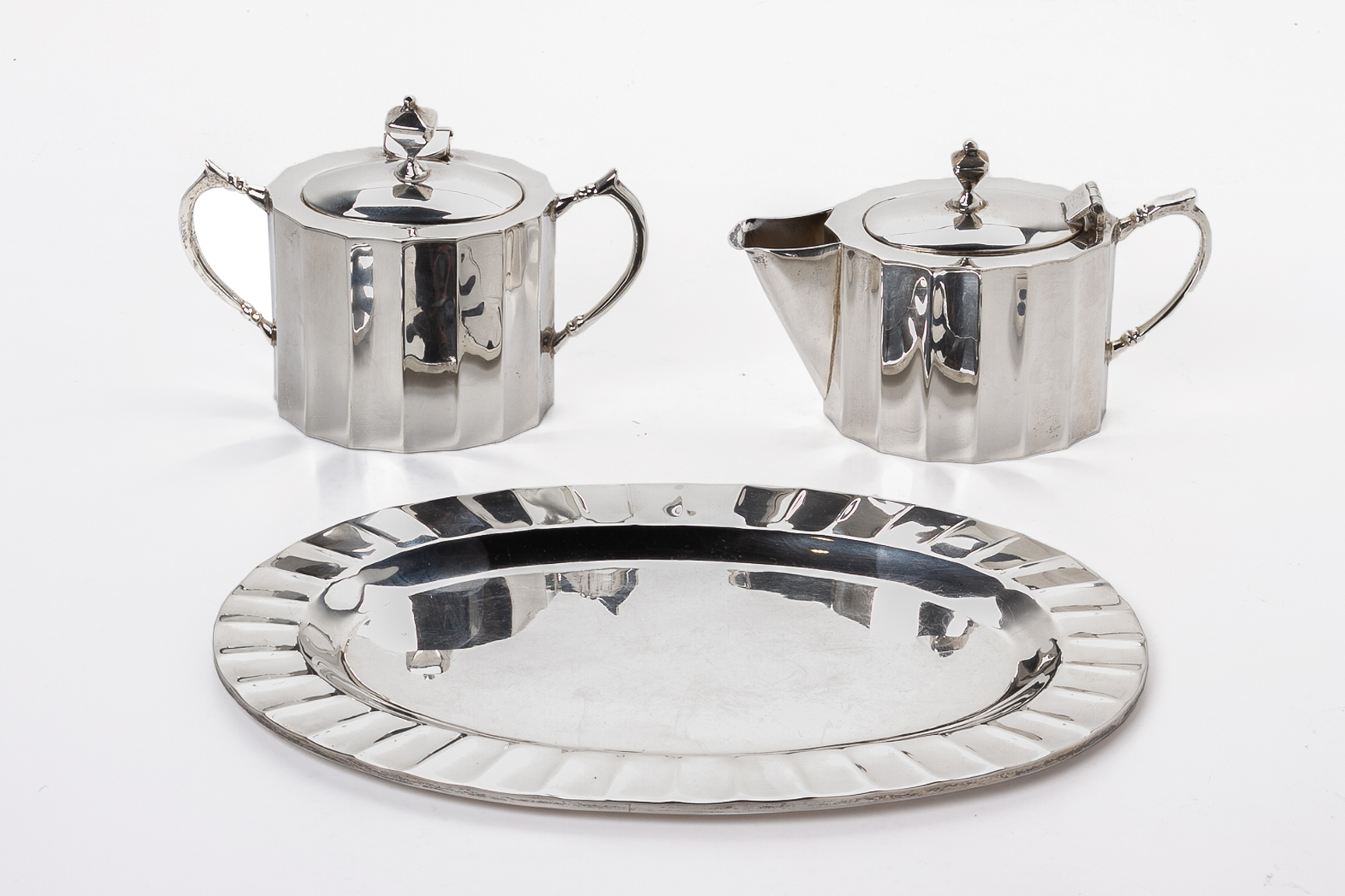 A STERLING SILVER CREAM AND SUGAR SET WITH TRAY