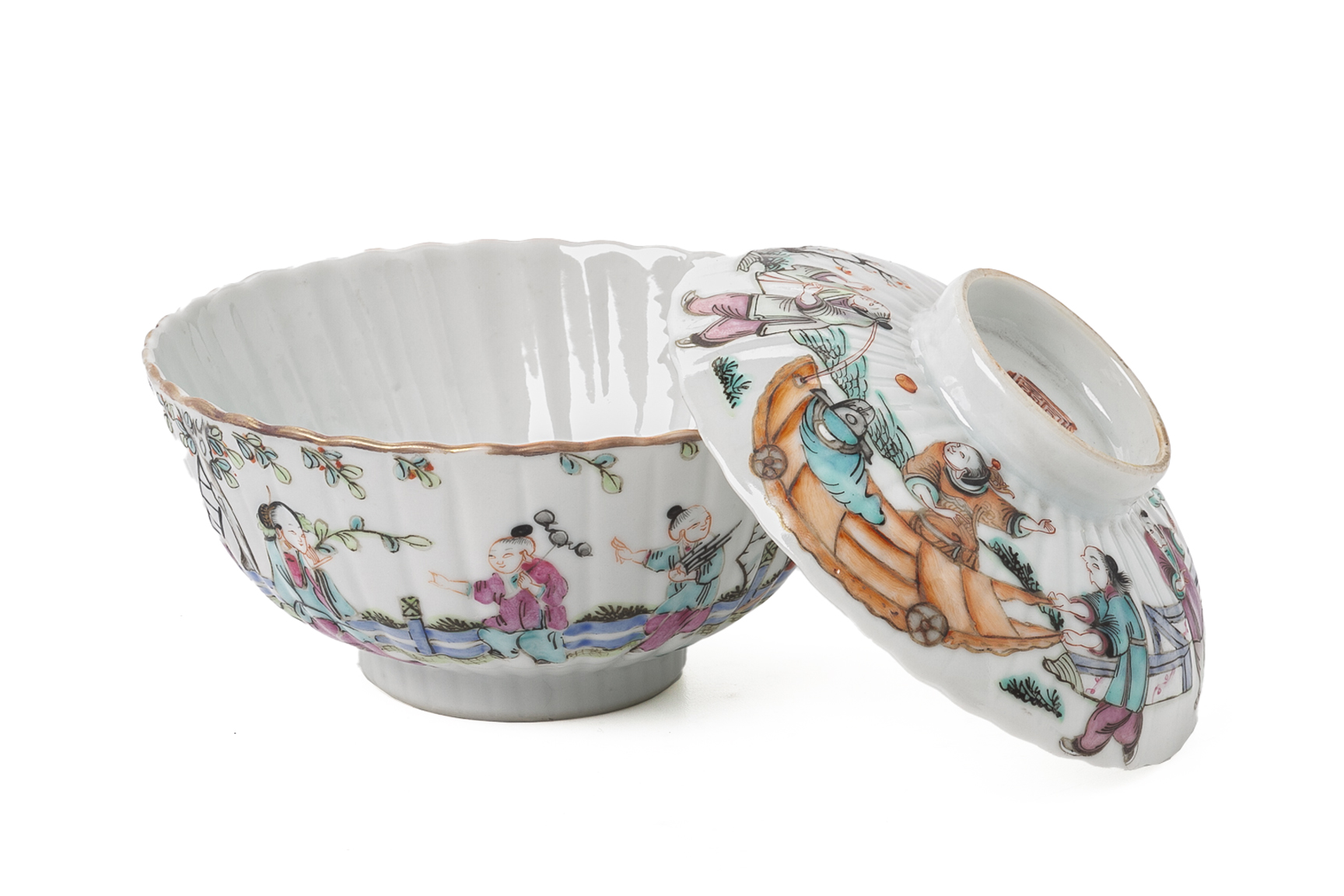 A GROUP OF FAMILLE ROSE PORCELAIN ITEMS - Image 3 of 6