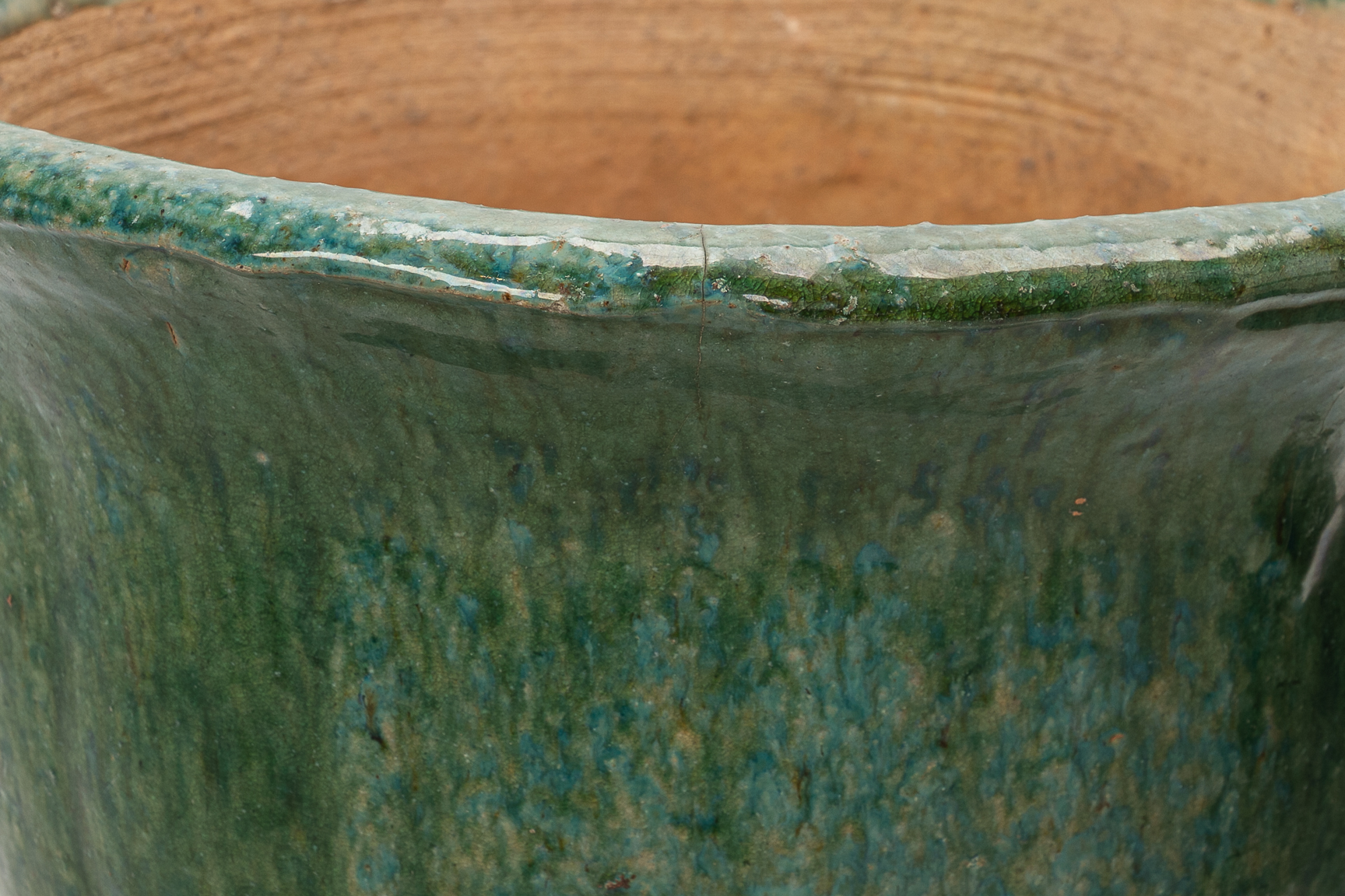 A PAIR OF GREEN GLAZED CERAMIC GARDEN POTS - Image 5 of 5