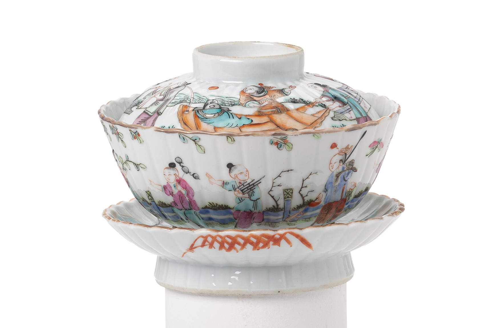 A GROUP OF FAMILLE ROSE PORCELAIN ITEMS - Image 2 of 6