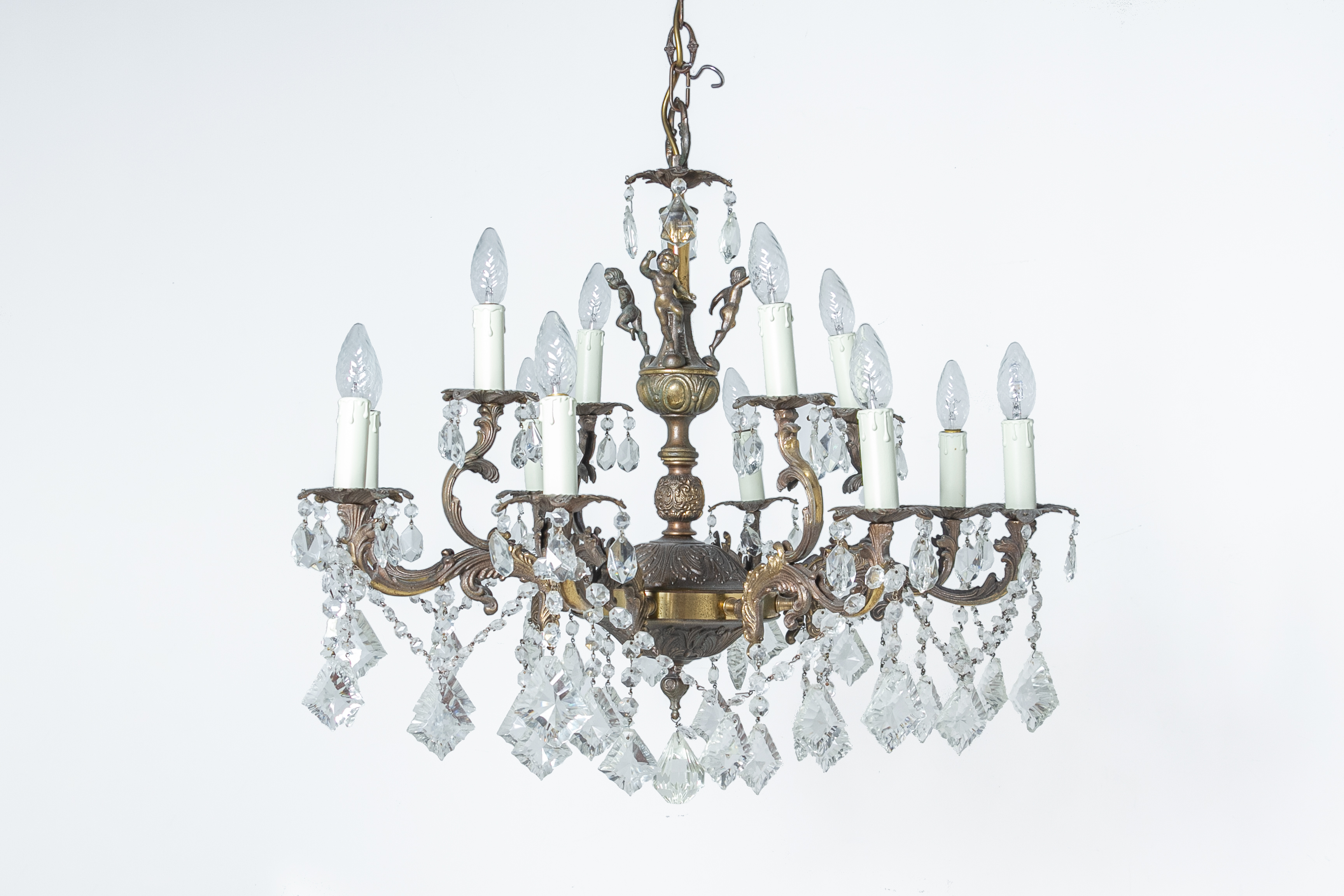 A GILT METAL AND CUT GLASS SIXTEEN LIGHT CHANDELIER - Image 2 of 2