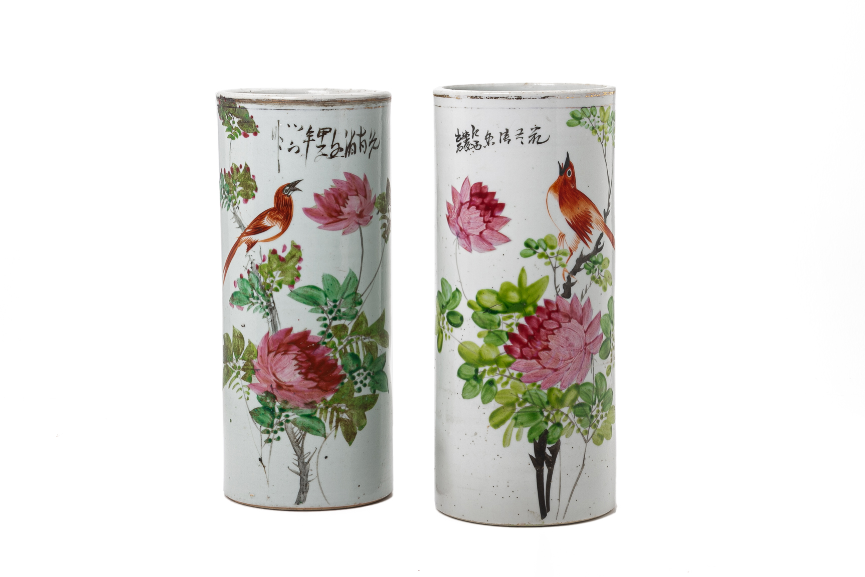 A PAIR OF FAMILLE ROSE PORCELAIN CYLINDRICAL VASES