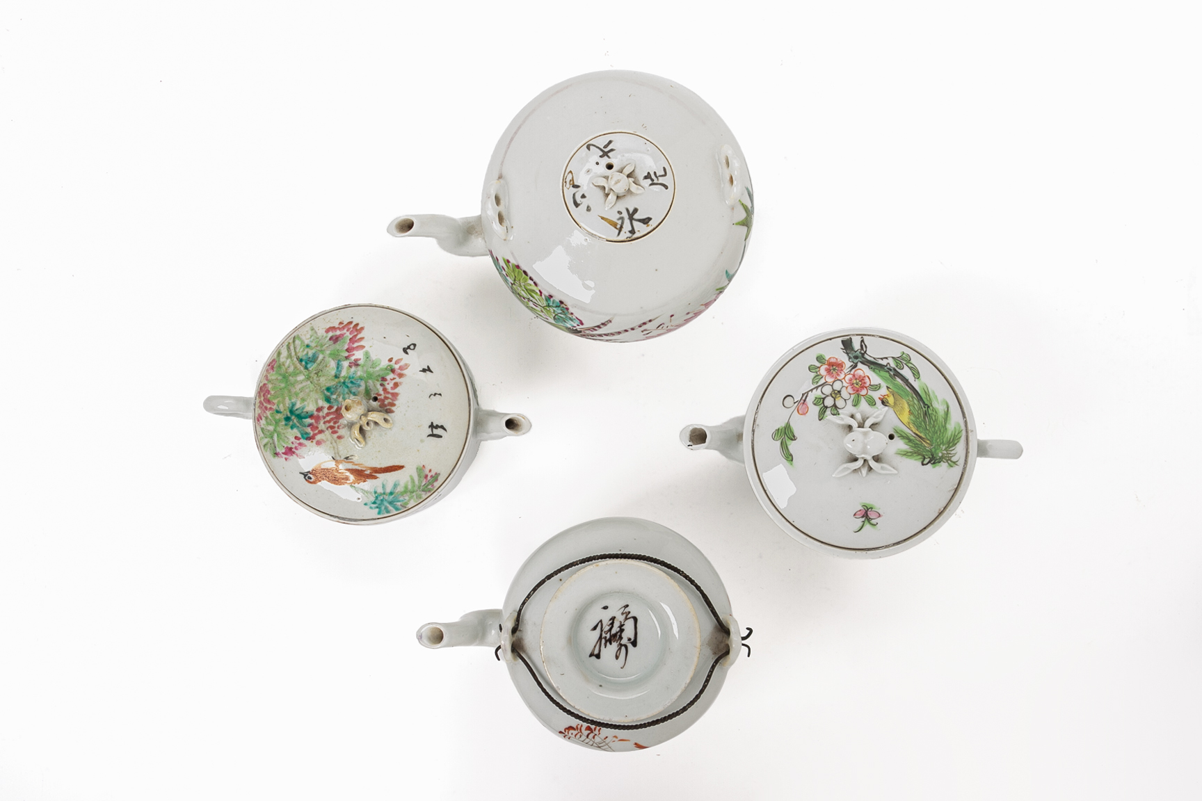 A GROUP OF FAMILLE ROSE PORCELAIN TEAPOTS - Image 2 of 3