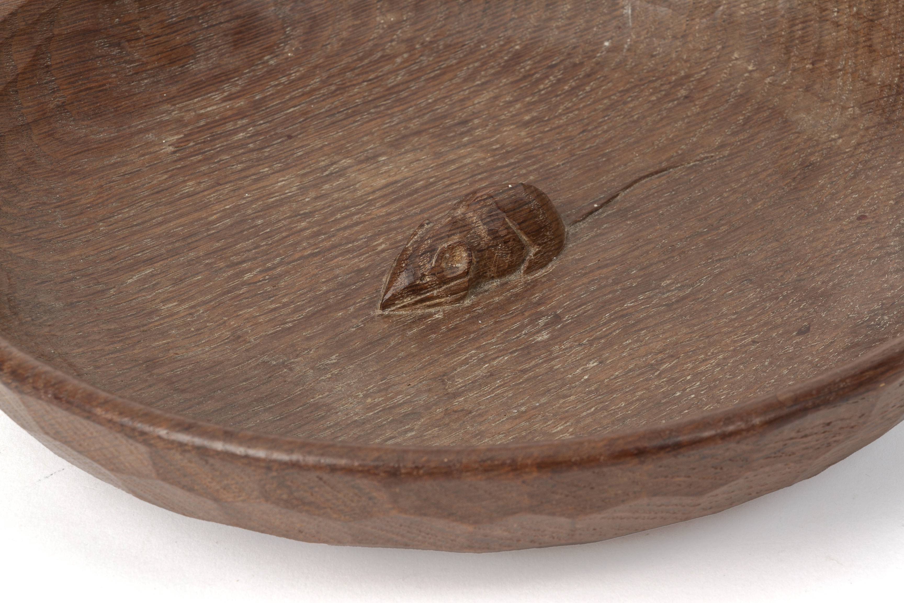 A ROBERT 'MOUSEMAN' THOMPSON WORKSHOPS OAK FRUIT BOWL - Image 3 of 3