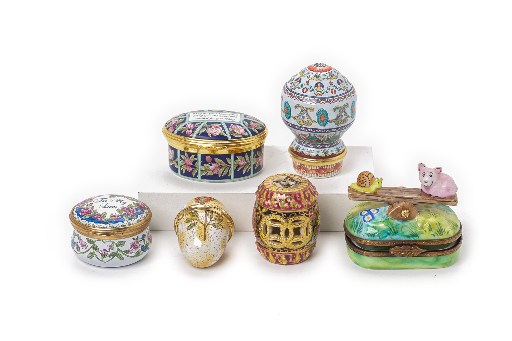 A GROUP OF ENAMEL AND PORCELAIN MINIATURE BOXES