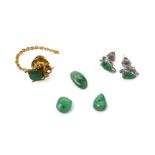 A GROUP OF JADE JEWELLERY