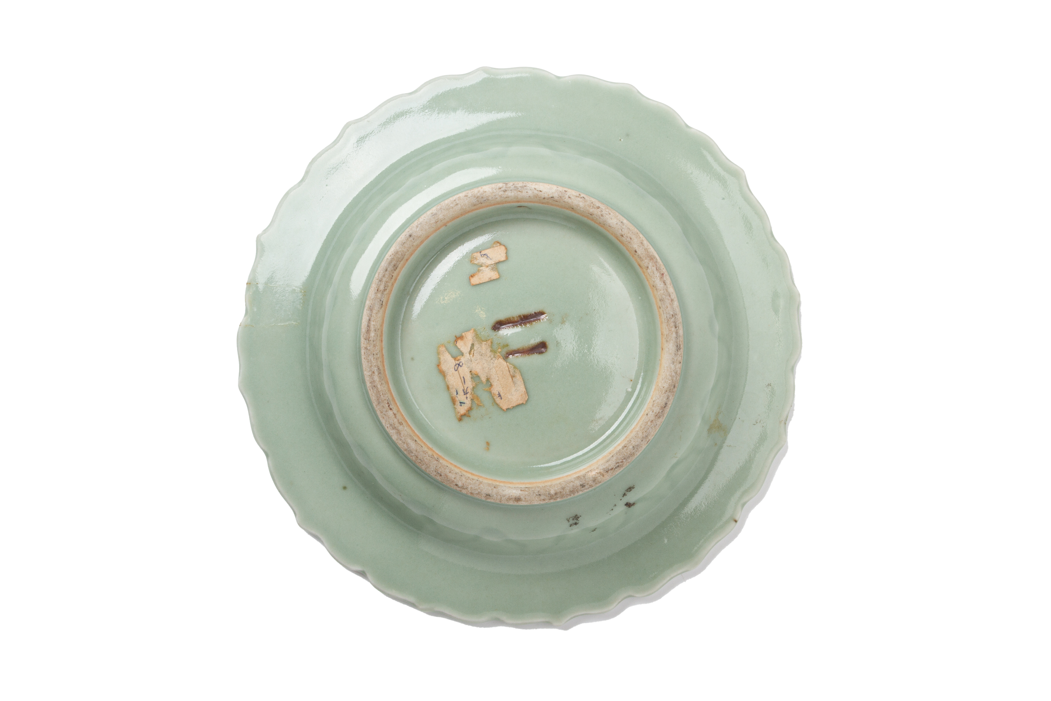 A SMALL CELADON DISH - Image 3 of 3