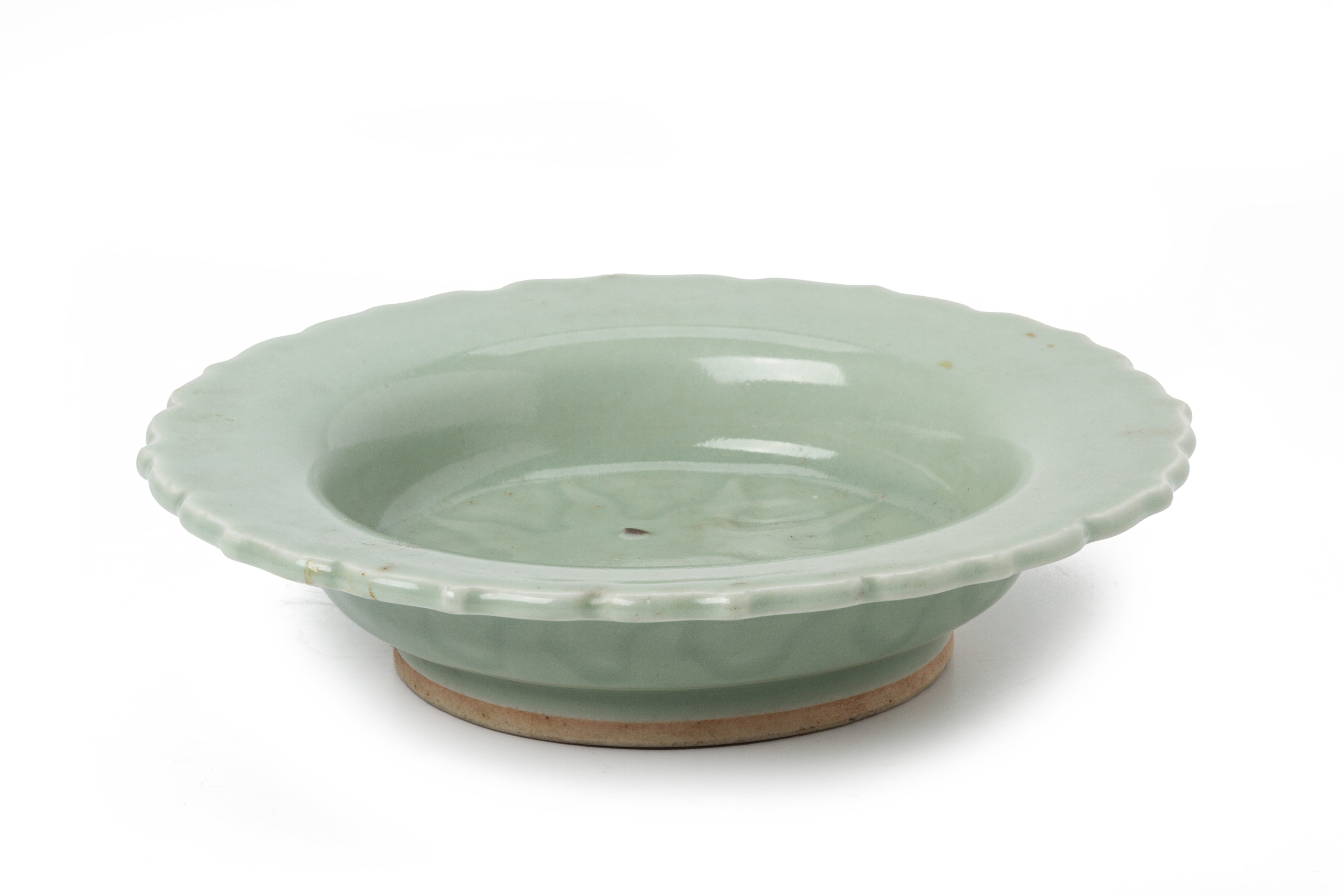 A SMALL CELADON DISH - Image 2 of 3