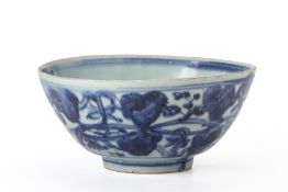 A BLUE AND WHITE PORCELAIN BOWL