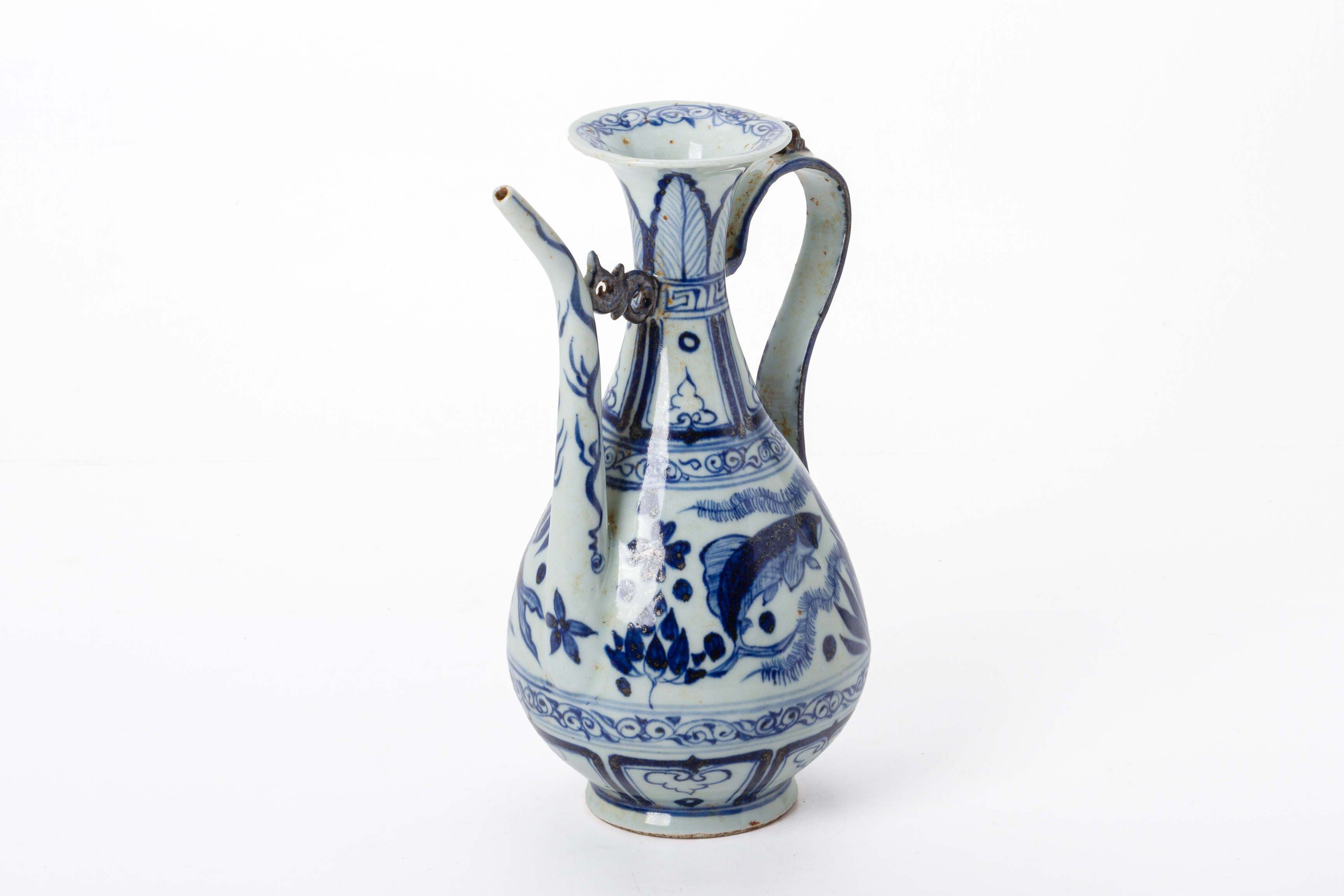 A CHINESE BLUE AND WHITE PORCELAIN EWER - Image 2 of 4