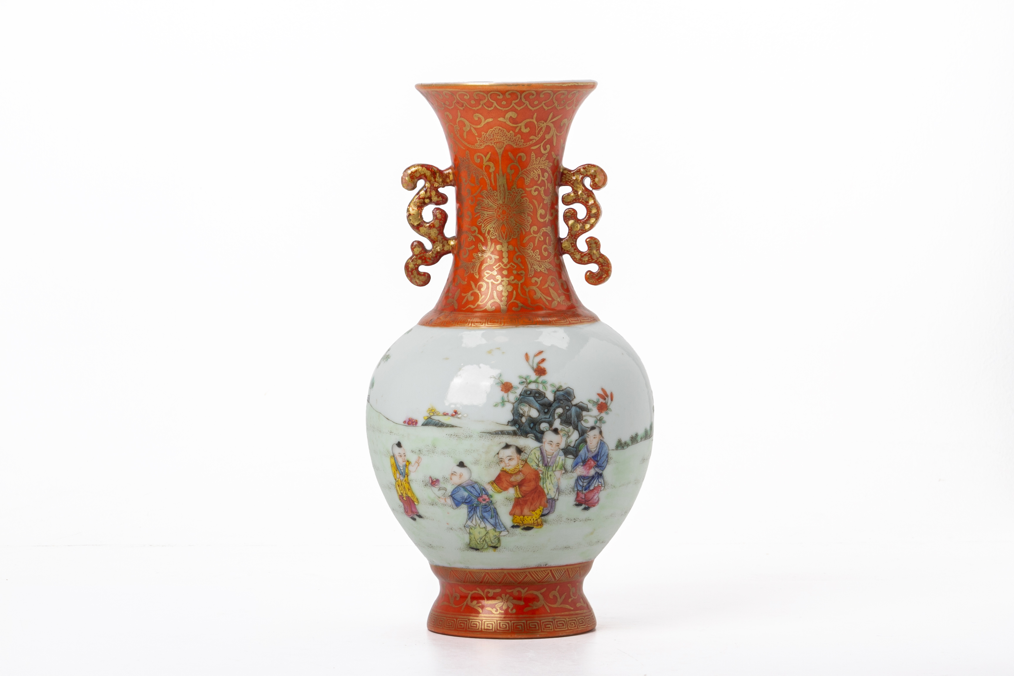A CORAL GROUND FAMILLE ROSE TWIN HANDLED PORCELAIN VASE - Image 2 of 5