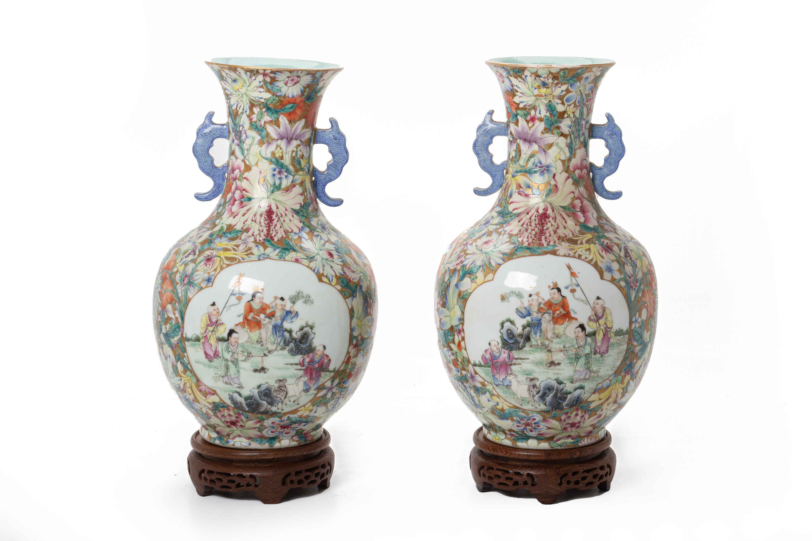 A PAIR OF TWIN HANDLED FAMILLE ROSE MILLEFLEURS VASES - Image 2 of 5