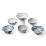 A GROUP OF SIX ASSORTED BLUE AND WHITE BOWLS