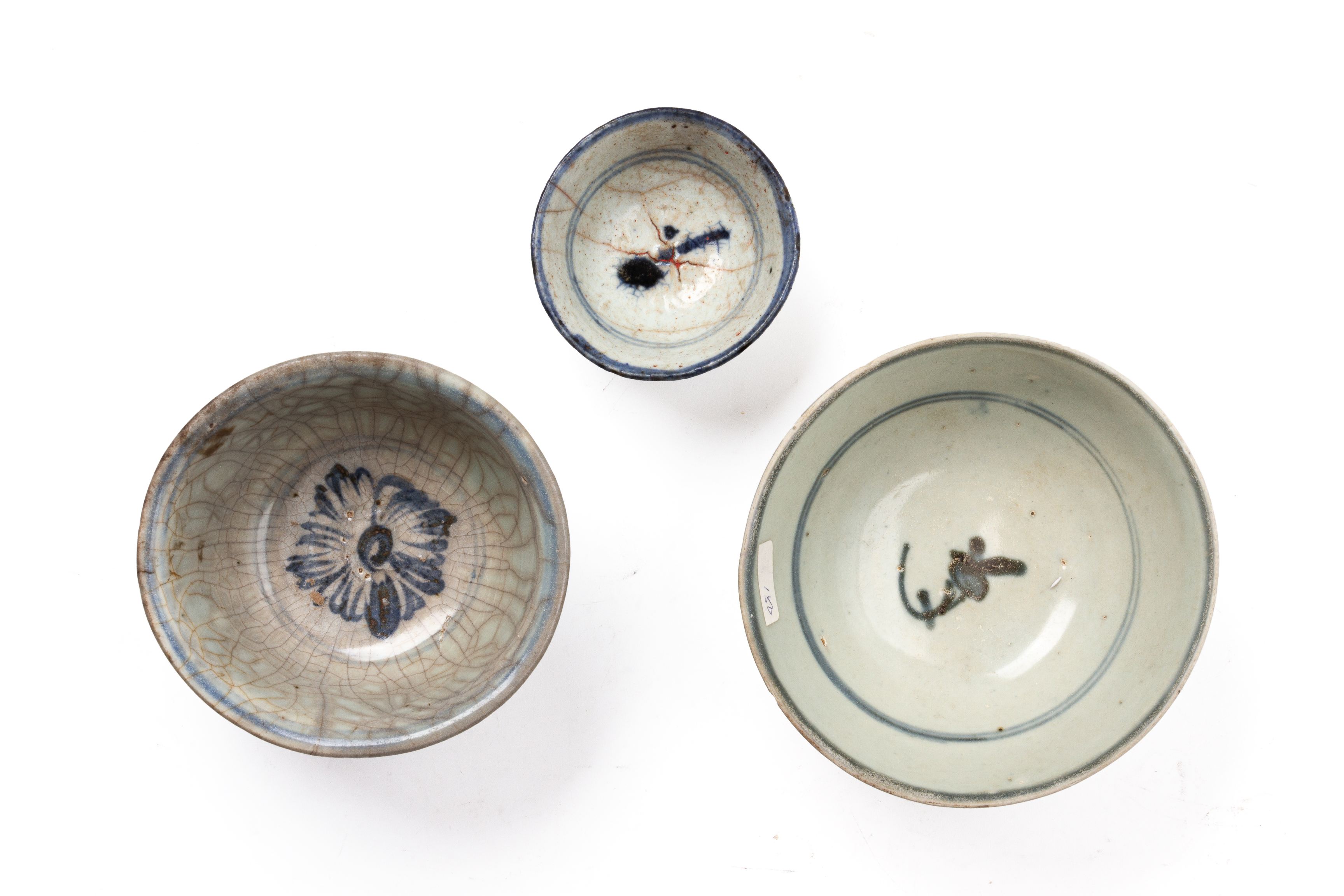 A GROUP OF SEVEN ASSORTED BLUE AND WHITE BOWLS AND DISHES - Image 4 of 4