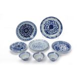 A COLLECTION OF BLUE AND WHITE PORCELAIN PLATES AND TEABOWLS