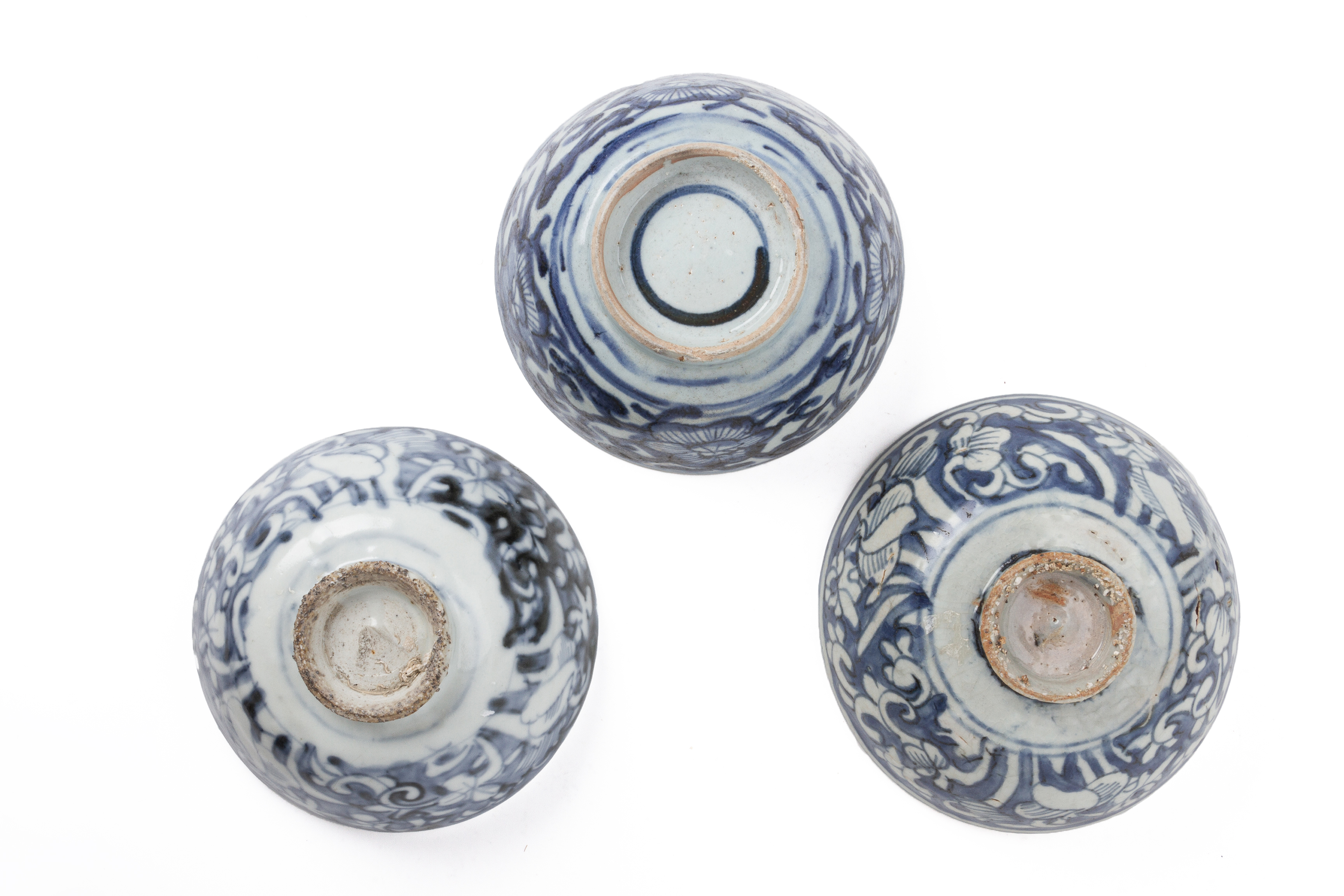 A GROUP OF THREE BLUE AND WHITE PORCELAIN BOWLS - Image 3 of 3