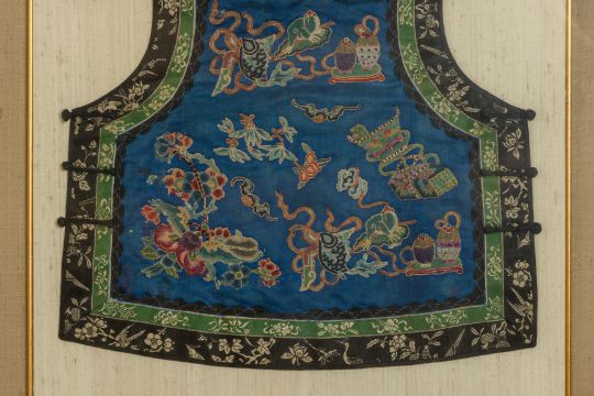 A CHINESE EMBROIDERED SILK CHILD'S TUNIC - Image 3 of 3